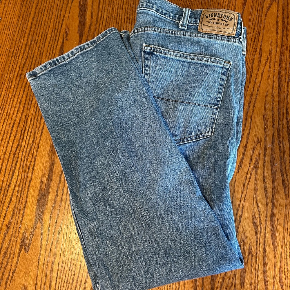 Signature by Levi Strauss Light Blue Straight Jeans - Picture 2 of 6